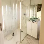 Sunny 2 Bedroom Balcony & Rooftop Views Appartement *