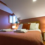 Apartmán Sunny 2 Bedroom Balcony & Rooftop Views *