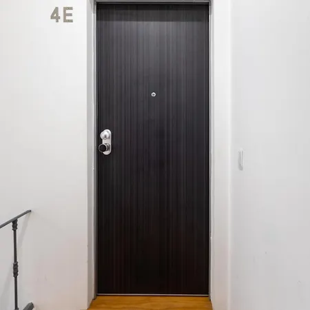 Sunny 2 Bedroom Balcony & Rooftop Views *