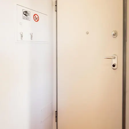 Sunny 2 Bedroom Balcony & Rooftop Views Lisboa