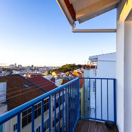 Sunny 2 Bedroom Balcony & Rooftop Views شقة Lisboa
