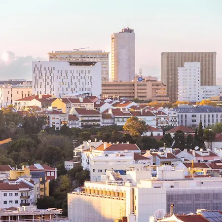 Sunny 2 Bedroom Balcony & Rooftop Views Apartamento *