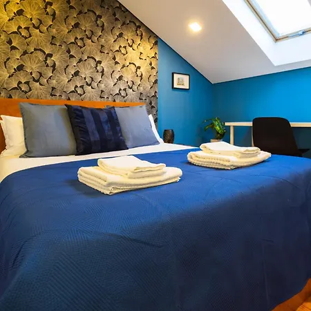 Sunny 2 Bedroom Balcony & Rooftop Views Apartamento