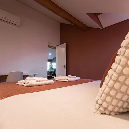 Sunny 2 Bedroom Balcony & Rooftop Views Apartamento