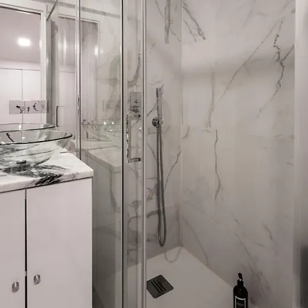 Apartamento Sunny 2 Bedroom Balcony & Rooftop Views