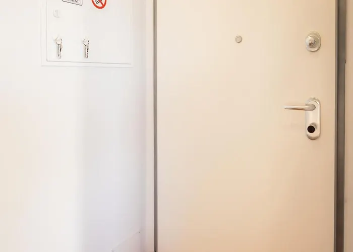 Sunny 2 Bedroom Balcony & Rooftop Views Lisboa