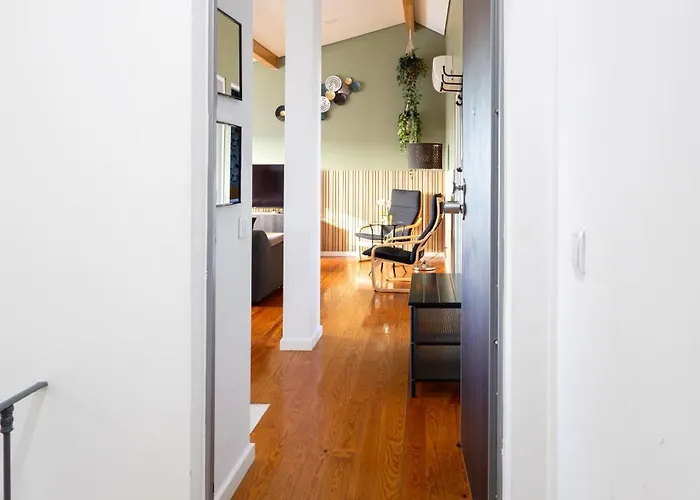 Sunny 2 Bedroom Balcony & Rooftop Views Appartement Lisboa