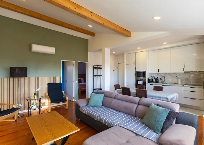 Sunny 2 Bedroom Balcony & Rooftop Views Appartement Lisboa