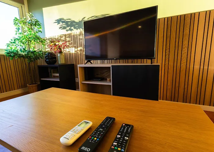 شقة Sunny 2 Bedroom Balcony & Rooftop Views