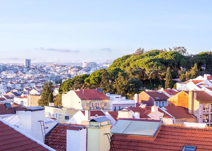 Sunny 2 Bedroom Balcony & Rooftop Views Appartement Lisboa