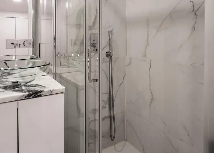 Appartement Sunny 2 Bedroom Balcony & Rooftop Views