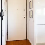 아파트 Sunny 2 Bedroom Balcony & Rooftop Views