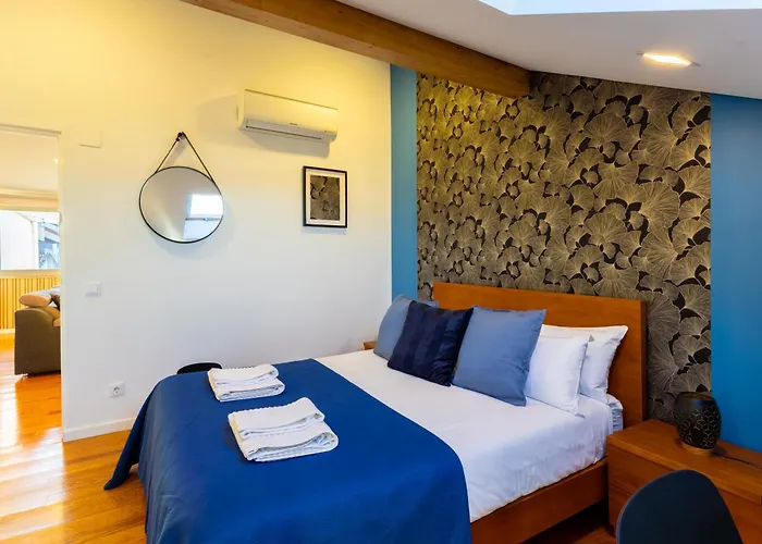 Sunny 2 Bedroom Balcony & Rooftop Views Lisbon